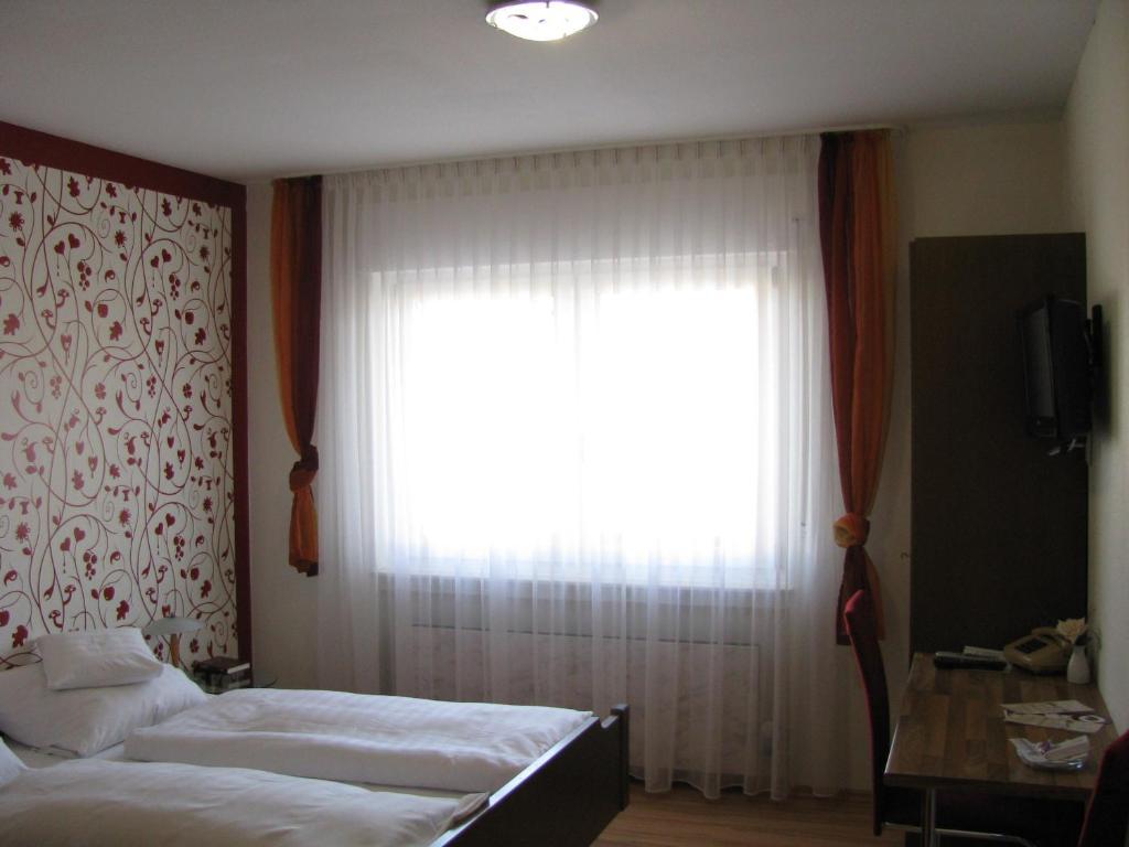 Hotel Buergerstube Muggensturm Стая снимка